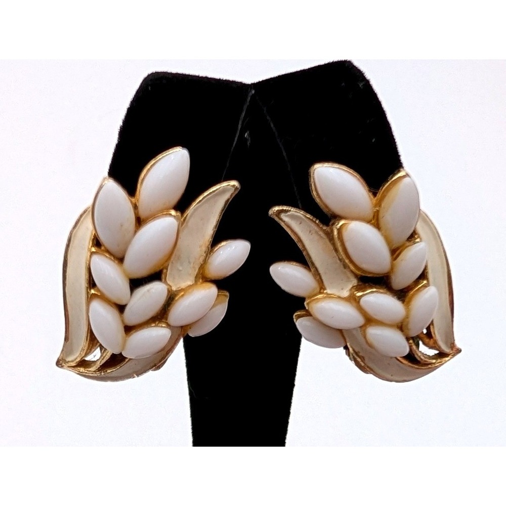 Vintage ART Clip On Earrings Gold Tone White Milk Glass Enamel Wheat Floral